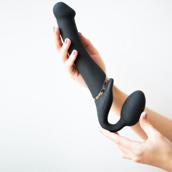 Безремневой страпон с вибрацией Strap-On-Me Vibrating Black M, диаметр 3,8см, пульт ДУ, регулируемый SO3354 фото